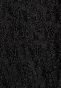 Renee - Czarna Sukienka z Koronki Ozdobiona Rozkloszowanymi Rękawami Cinalata. Kolor: czarny. Materiał: koronka. Wzór: aplikacja, koronka. Typ sukienki: rozkloszowane. Styl: elegancki, klasyczny #8