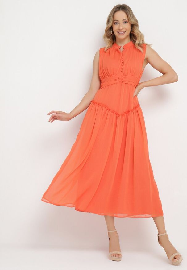 Born2be - Pomarańczowa Sukienka Długa Rozkloszowana z Powlekanymi Guzikami Ingridesa. Kolor: pomarańczowy. Długość: maxi
