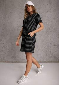 Renee - Czarne Casualowe Szorty High Waist w Prążki z Bawełnianej Tkaniny Lennliss. Okazja: na co dzień. Stan: podwyższony. Kolor: czarny. Materiał: bawełna, tkanina. Wzór: prążki. Sezon: lato. Styl: casual #3