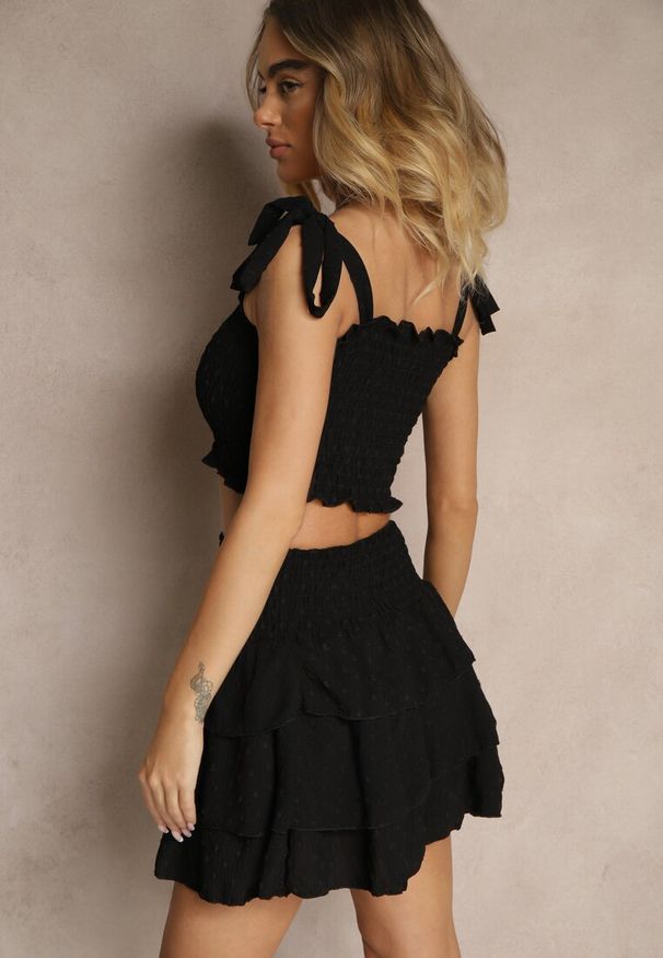 Renee - Czarny Komplet Dopasowany Top z Wiązaniem i Spódnica o Rozkloszowanym Kroju Evianea. Kolor: czarny