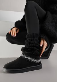 Born2be - Czarne Wsuwane Śniegowce z Imitacji Zamszu Zdobione Haftem i Futerkiem Zetesse. Okazja: na co dzień. Zapięcie: bez zapięcia. Kolor: czarny. Materiał: zamsz, futro. Wzór: haft, aplikacja. Sezon: zima. Styl: casual, elegancki #1