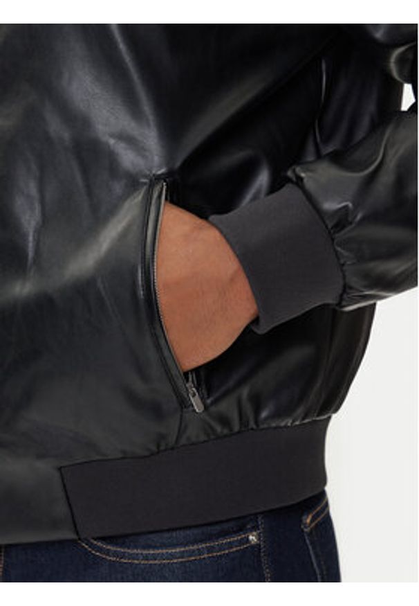 Calvin Klein Jeans Kurtka z imitacji skóry LV04RC407G Czarny Relaxed Fit. Kolor: czarny. Materiał: skóra