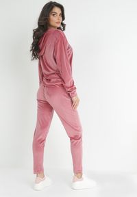 Born2be - Ciemnoróżowy 2-częściowy Komplet Dresowy z Weluru Zdobiony Cyrkoniami Feyre. Kolor: różowy. Materiał: welur, dresówka. Wzór: aplikacja