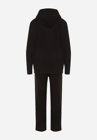 Born2be - Czarny Bawełniany Komplet Dresowy z Bluzą i Spodniami Zansira. Kolor: czarny. Materiał: bawełna, dresówka. Sport: turystyka piesza #5