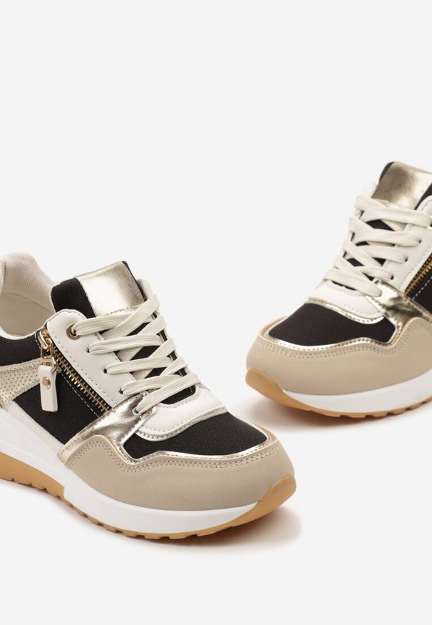 Renee - Beżowo-Czarne Sneakersy na Niewysokim Koturnie Ozdobione Suwakiem i Wstawkami Liorrama. Nosek buta: okrągły. Zapięcie: sznurówki. Kolor: beżowy. Materiał: materiał. Wzór: aplikacja. Obcas: na koturnie. Wysokość obcasa: średni