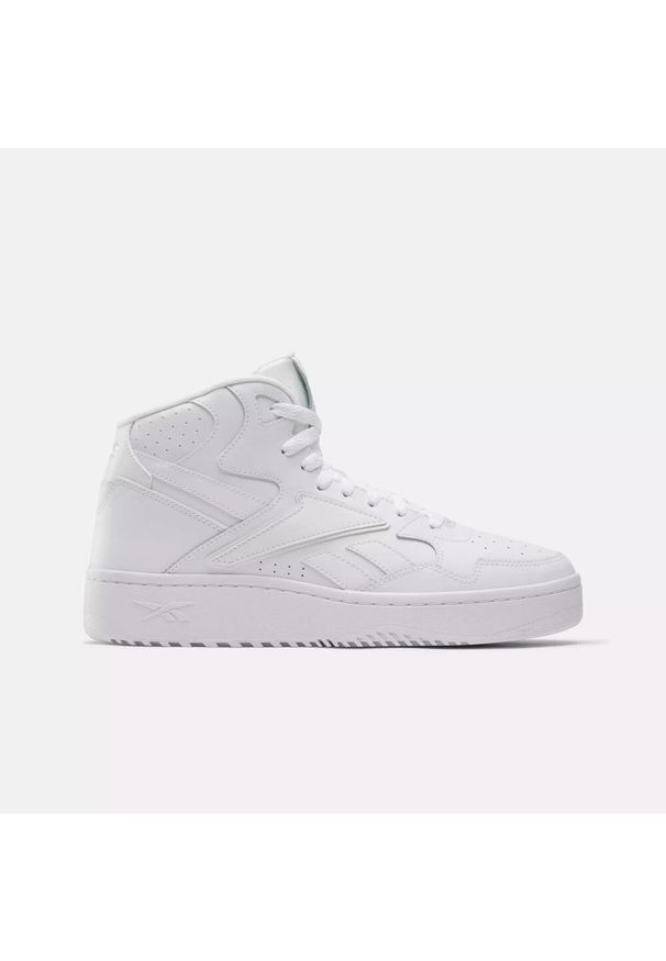 Buty sportowe Reebok ATR Chill MID (100201339). Kolor: biały. Materiał: syntetyk, skóra. Szerokość cholewki: normalna. Sezon: lato. Sport: turystyka piesza