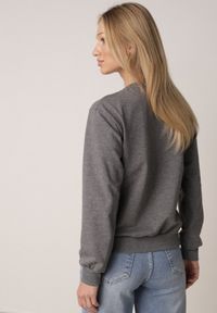 Born2be - Ciemnoszara Bluza z Bawełną Ozdobiona Ściągaczami Hilani. Okazja: na spacer, na co dzień. Kolor: szary. Materiał: bawełna. Wzór: aplikacja. Styl: casual, elegancki, klasyczny #4