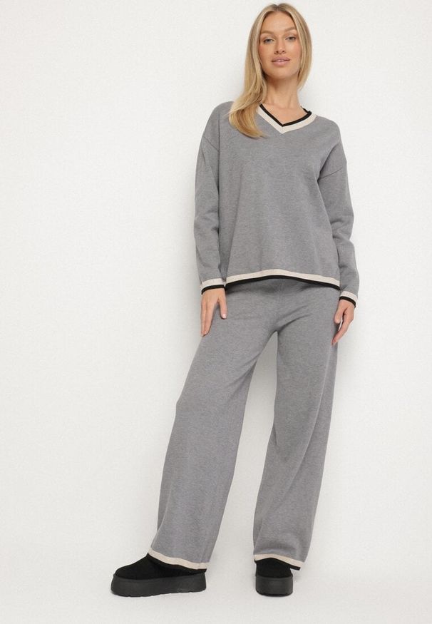 Born2be - Szary Dzianinowy Komplet z Ozdobną Lamówką Sweter i Szerokie Spodnie Ralenae. Kolor: szary. Materiał: dzianina