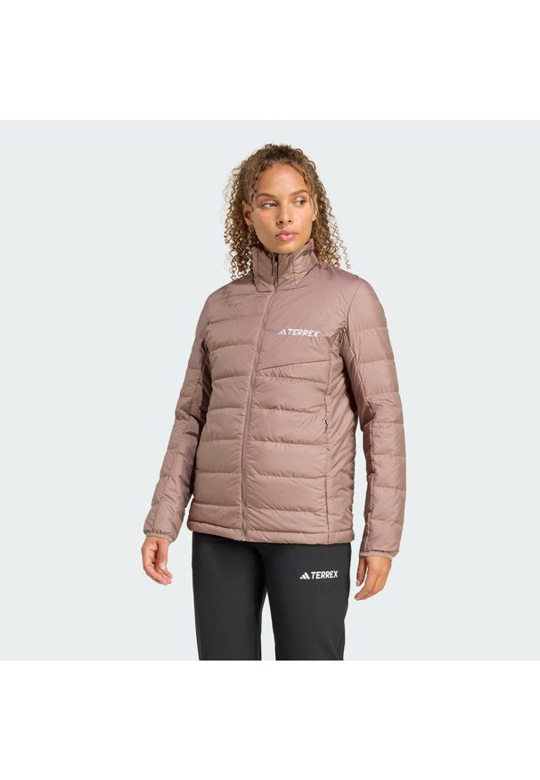 Adidas - Kurtka Terrex Multi Light Down CLIMAWARM. Kolor: brązowy. Materiał: puch. Technologia: ClimaWarm (Adidas). Sport: turystyka piesza