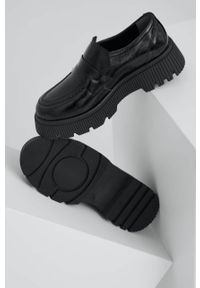 Answear Lab mokasyny skórzane damskie kolor czarny na platformie. Nosek buta: okrągły. Kolor: czarny. Materiał: skóra. Obcas: na platformie. Styl: wakacyjny #3