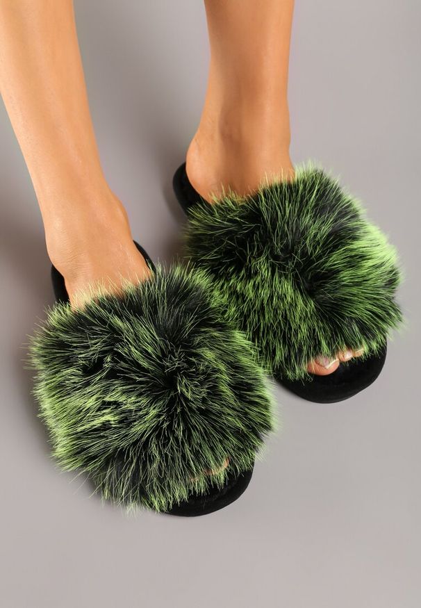 Renee - Zielone Kapcie z Futerkiem i Otwartym Noskiem Reariael. Okazja: na co dzień. Nosek buta: otwarty. Kolor: zielony. Materiał: futro. Styl: klasyczny, elegancki, casual