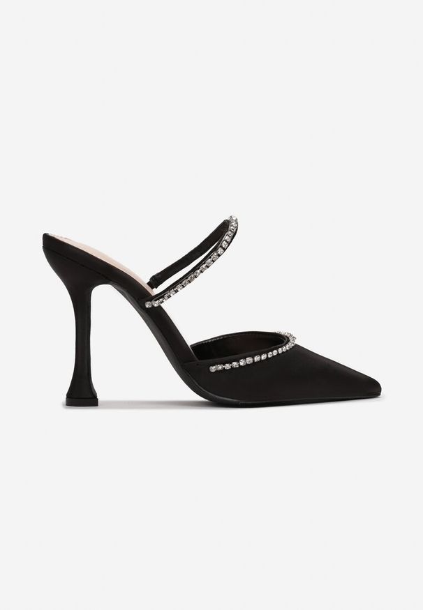 Renee - Czarne Klapki Noerian. Kolor: czarny. Materiał: satyna, materiał. Wzór: aplikacja. Obcas: na obcasie. Styl: elegancki. Wysokość obcasa: średni