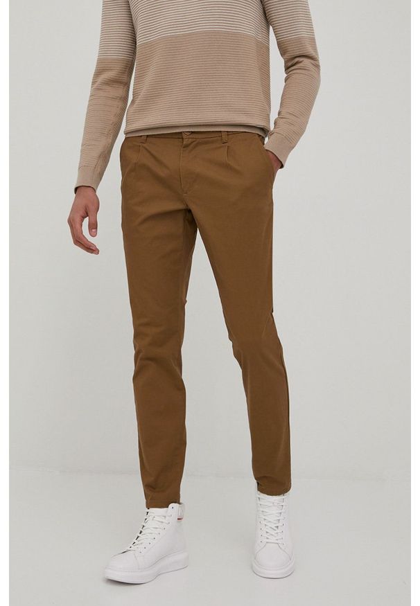 Only & Sons spodnie męskie kolor brązowy w fasonie chinos. Kolor: brązowy. Materiał: bawełna