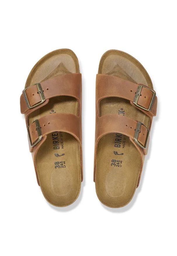 Birkenstock Arizona LEOI Cognac Klapki męskie. Okazja: na co dzień. Kolor: brązowy. Materiał: materiał. Wzór: paski. Sezon: lato. Styl: wakacyjny, elegancki, casual, klasyczny