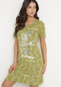 Born2be - Jasnozielona Bawełniana Sukienka o T-shirtowym Kroju z Ozdobnym Nadrukiem Feviressa. Okazja: na co dzień. Kolor: zielony. Materiał: bawełna. Długość rękawa: krótki rękaw. Wzór: nadruk. Sezon: lato. Styl: elegancki, casual