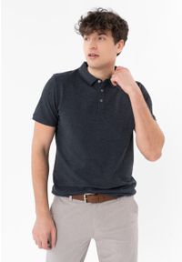 Volcano - Bawełniana polówka O-CHASE. Okazja: na co dzień. Typ kołnierza: polo. Kolekcja: plus size. Materiał: bawełna. Długość: krótkie. Wzór: melanż. Styl: casual, klasyczny, elegancki #1