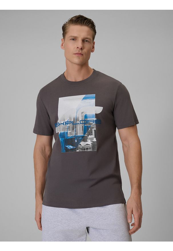 4f - 4F T-shirt regular z nadrukiem męski - szary M. Okazja: na co dzień. Kolor: szary. Materiał: dzianina, bawełna, materiał. Wzór: nadruk. Styl: casual, klasyczny