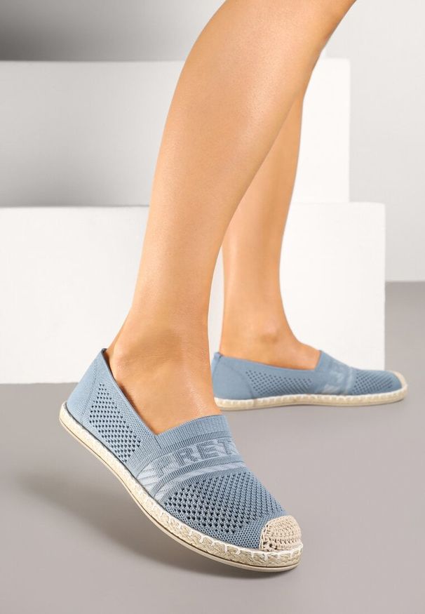 Born2be - Jasnoniebieskie Espadryle z Ozdobnym Noskiem Perforacją i Napisem Palavella. Okazja: na co dzień. Kolor: niebieski. Materiał: materiał. Wzór: napisy. Sezon: lato. Styl: klasyczny, casual