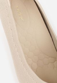 Renee - Beżowe Dzianinowe Szpilki VICES z Wkładką Soft-Pillow i Miękkim Zapiętkiem Thene. Nosek buta: szpiczasty. Kolor: beżowy. Materiał: dzianina. Szerokość cholewki: normalna. Obcas: na szpilce. Styl: klasyczny. Wysokość obcasa: średni #6