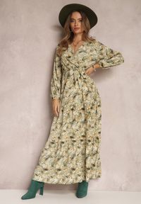 Renee - Zielona Sukienka Kopertowa Maxi Fisa. Typ kołnierza: kołnierz z falbankami. Kolor: zielony. Materiał: tkanina. Długość rękawa: długi rękaw. Wzór: aplikacja, kwiaty, nadruk. Typ sukienki: kopertowe. Styl: boho. Długość: maxi