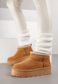 Born2be - Brązowe Śniegowce na Grubej Podeszwie Zdobione Haftem Sewnella. Okazja: na co dzień. Zapięcie: bez zapięcia. Kolor: brązowy. Materiał: jeans. Wzór: aplikacja, haft. Sezon: zima, jesień. Styl: casual #6