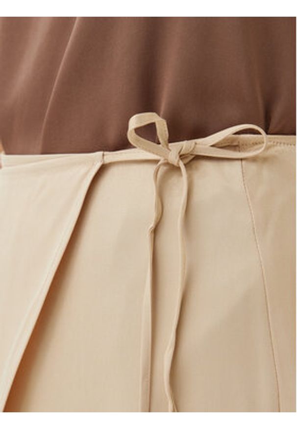 BOSS Spódnica midi Vamarni 50538116 Beżowy Regular Fit. Kolor: beżowy. Materiał: wiskoza