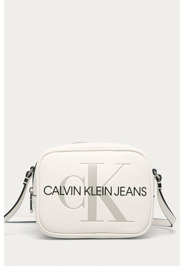 Calvin Klein Jeans - Torebka. Kolor: biały. Wzór: nadruk. Materiał: skórzane. Rozmiar: małe. Rodzaj torebki: na ramię