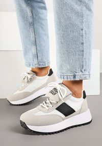 Renee - Beżowo-Czarne Sneakersy na Platformie z Geometrycznym Wzorem Aluina. Okazja: na co dzień. Kolor: beżowy. Materiał: jeans. Wzór: geometria. Obcas: na platformie #2