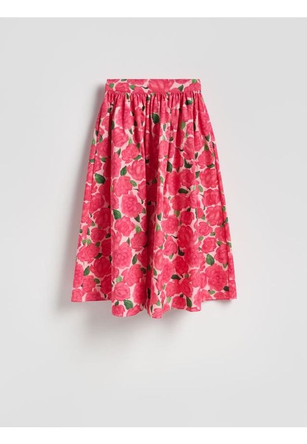 Reserved - Spódnica midi w kwiaty - różowy. Kolor: różowy. Materiał: bawełna, tkanina. Wzór: kwiaty