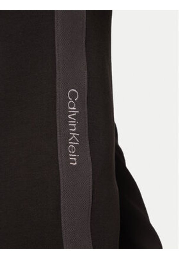 Calvin Klein Jeans Spodnie dresowe J30J327243 Czarny Regular Fit. Kolor: czarny. Materiał: bawełna