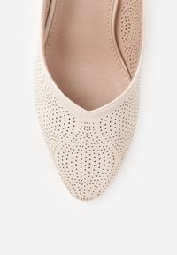 Renee - Beżowe Czółenka VICES z Ozdobnym Słupkiem Drobną Perforacją i Noskiem w Szpic Lynnsyss. Kolor: beżowy. Materiał: satyna. Obcas: na słupku. Styl: elegancki #4