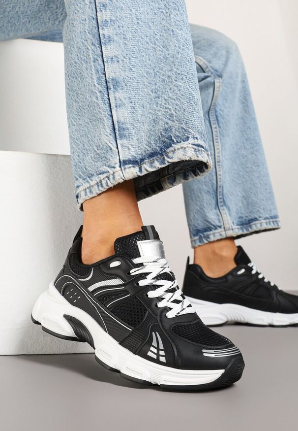 Born2be - Czarne Sneakersy w Streetwearowym Stylu z Siateczkowymi Zdobieniami Dorelline. Okazja: na co dzień. Zapięcie: sznurówki. Kolor: czarny. Materiał: jeans. Wzór: aplikacja