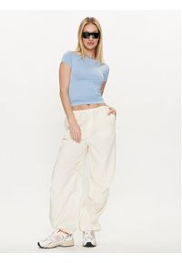 Gina Tricot T-Shirt 21287 Błękitny Slim Fit. Kolor: niebieski. Materiał: wiskoza #7
