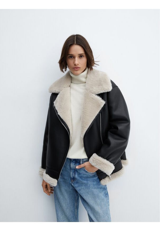 mango - Mango Kurtka z imitacji skóry Adri 67040444 Czarny Regular Fit. Kolor: czarny. Materiał: syntetyk