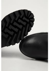 Tamaris - Kozaki. Nosek buta: okrągły. Zapięcie: zamek. Kolor: czarny. Materiał: syntetyk, skóra ekologiczna, materiał, zamsz. Szerokość cholewki: normalna. Obcas: na platformie. Wysokość obcasa: bez obcasa #4