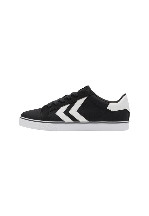 Trenerzy Hummel Leisure Lx-E. Kolor: czarny. Materiał: mikrofibra, zamsz. Szerokość cholewki: normalna. Wzór: jodełka