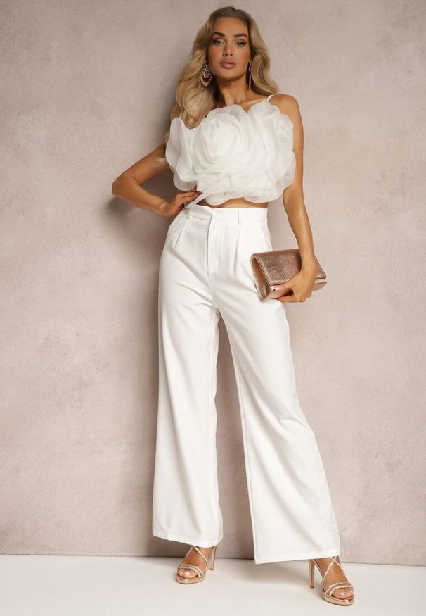 Renee - Biały Komplet Garniturowe Spodnie Top z Aplikacją 3D na Regulowanych Ramiączkach Grendlea. Kolor: biały. Wzór: aplikacja