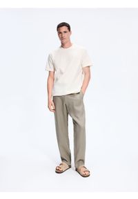Reserved - Strukturalny t-shirt comfort fit - złamana biel. Materiał: bawełna, dzianina #1