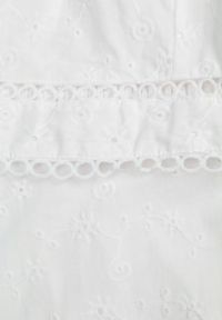 Renee - Biały Boho Komplet Top z Haftowanej Tkaniny Spódnica z Gumką w Talii i Falbanką Worpia. Kolor: biały. Materiał: tkanina. Wzór: haft #3