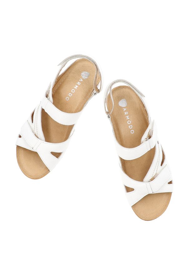 Białe Sandały Armodo Modne Obuwie Damskie. Zapięcie: rzepy. Kolor: biały. Materiał: materiał, skóra. Sezon: lato. Styl: klasyczny