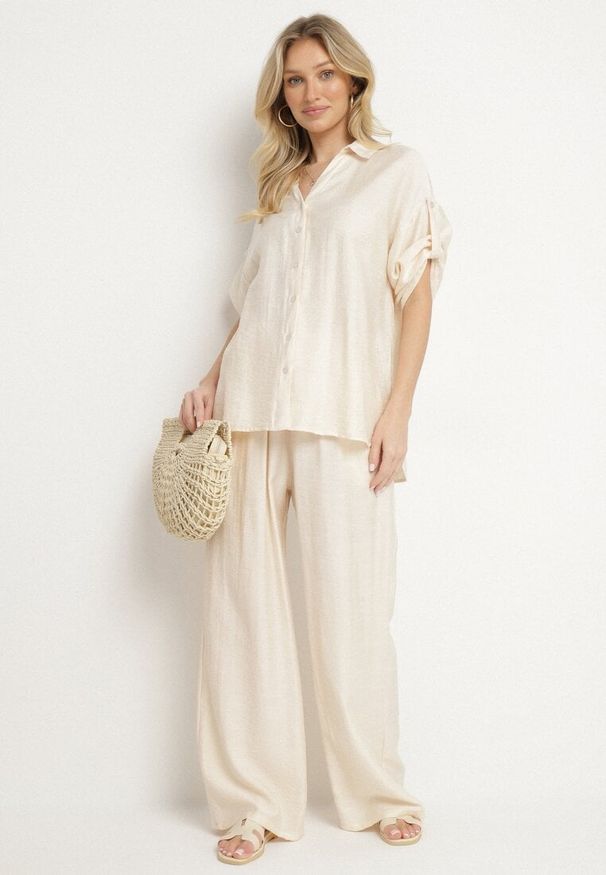 Born2be - Jasnobeżowy Komplet z Wiskozy Koszula z Podpinanymi Rękawami i Szerokie Spodnie Dormoi. Kolor: beżowy. Materiał: wiskoza