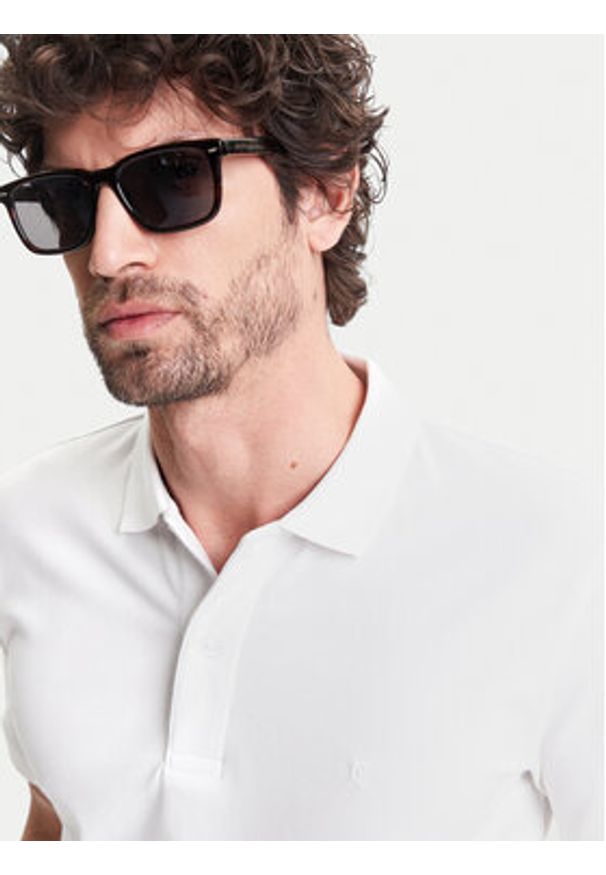 Pierre Cardin Polo C5 21354.2110 Biały Regular Fit. Typ kołnierza: polo. Kolor: biały. Materiał: bawełna