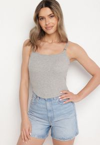 Born2be - Szary Top na Regulowanych Ramiączkach Deviosa. Okazja: na co dzień. Kolor: szary. Materiał: materiał. Długość rękawa: na ramiączkach. Styl: klasyczny, casual, elegancki #7
