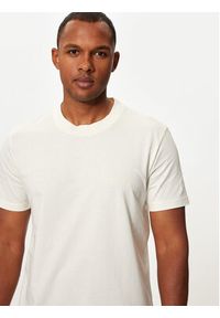 Calvin Klein Jeans T-Shirt Institutional J30J326402 Écru Regular Fit. Materiał: bawełna