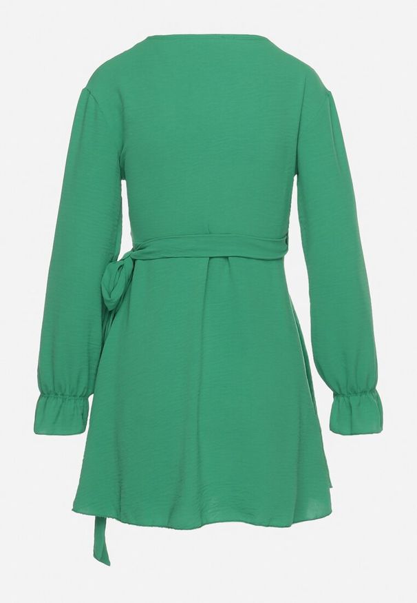 Born2be - Jasnozielona Sukienka Dyninca. Typ kołnierza: dekolt w kształcie V. Kolor: zielony. Materiał: materiał, tkanina. Wzór: gładki. Typ sukienki: kopertowe. Styl: elegancki. Długość: mini