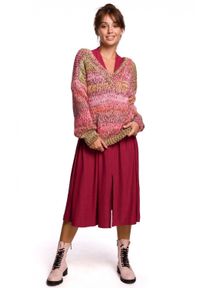 BE Knit - Ciepły sweter w serek z grubej wielokolorowej przędzy z wełną różowy. Typ kołnierza: dekolt w serek. Kolor: różowy, wielokolorowy. Materiał: wełna. Długość rękawa: długi rękaw. Długość: długie. Wzór: melanż, ze splotem #3