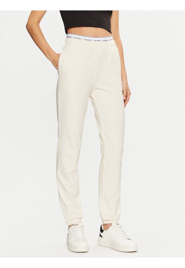 Guess Spodnie dresowe O5RB01 KCO31 Écru Regular Fit. Materiał: bawełna