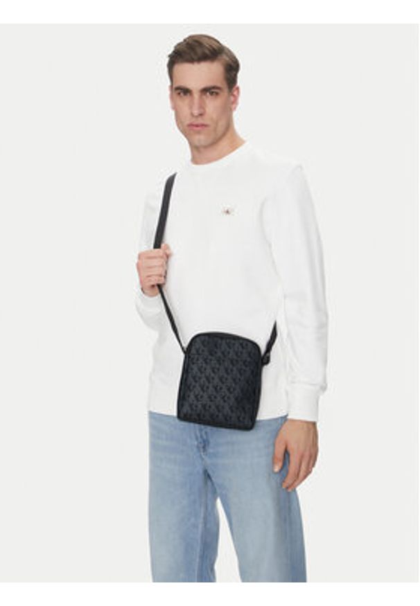 Calvin Klein Jeans Saszetka Matte Aop Reporter 18 LV04G3115G Czarny. Kolor: czarny. Materiał: skóra