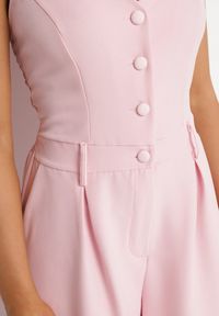 Born2be - Różowy Kombinezon Taliowany Ozdobiony Guzikami Niladwenna. Kolor: różowy. Wzór: aplikacja. Styl: elegancki #2