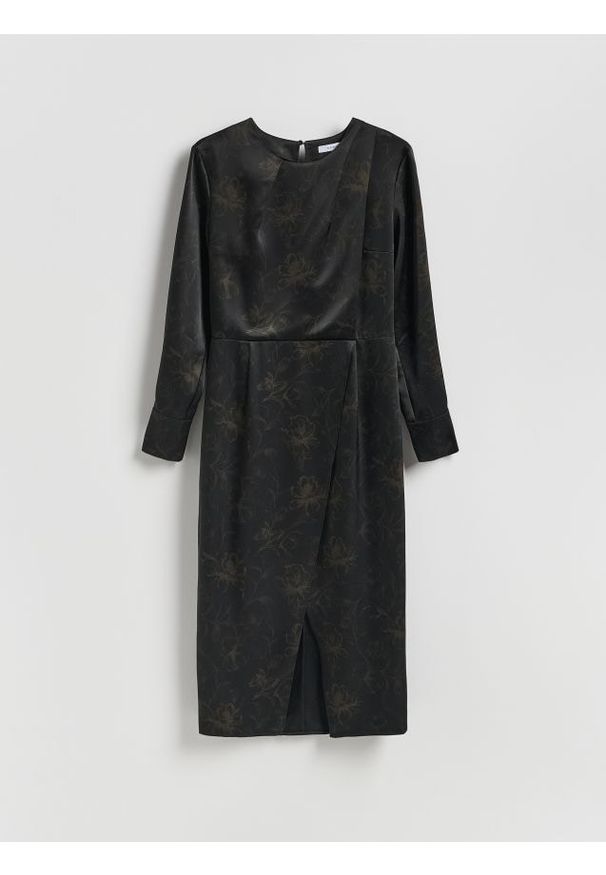 Reserved - Wzorzysta sukienka midi - wielobarwny. Materiał: tkanina. Typ sukienki: proste. Długość: midi